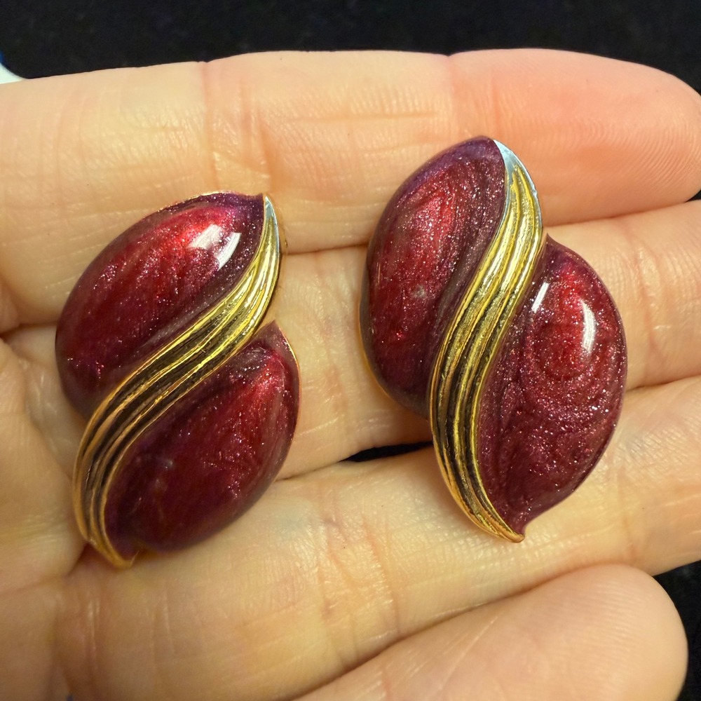 Vintage Red Glitter Enamel Gold Tone Swirl Stud Statement Earrings Retro Glam